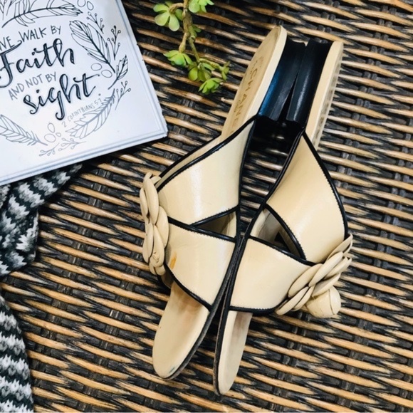 ⭐️🌟Authentic CHANEL Camellia CC Slide Sandals Sz 39 - Picture 9 of 11